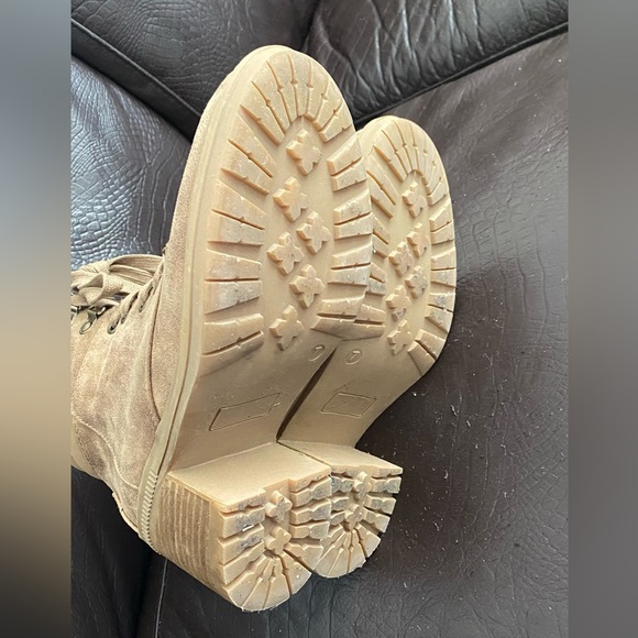 Like New! Steve Madden tie up boots - Picture 6 of 6